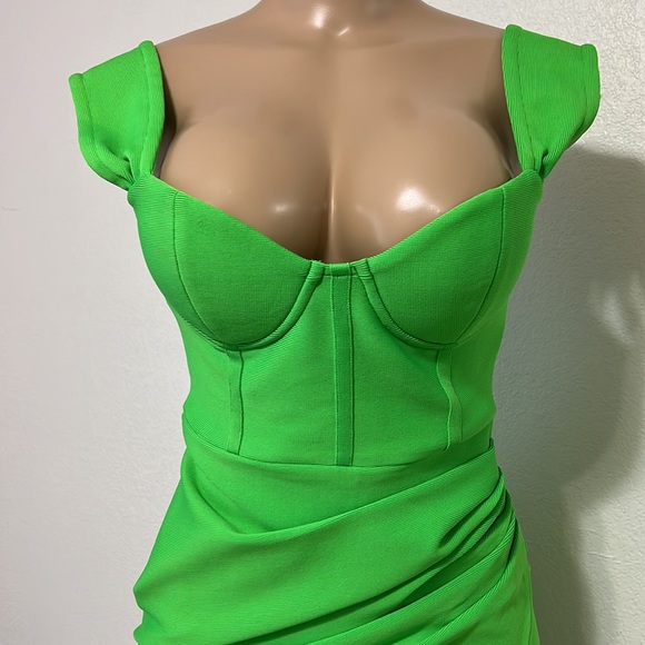 Green Dress - Picture 4 of 5